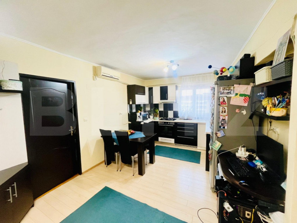 Apartament decomandat de vanzare zona Rogerius