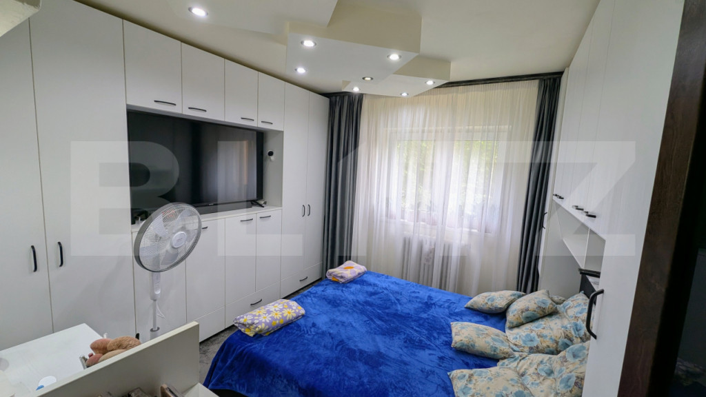 Apartament 2 camere, decomandat, etajul 2, zona Cetate