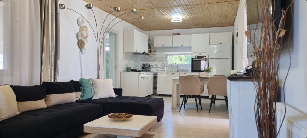 Spatiu comercial/Apartament la etaj/Teren 1187 mp