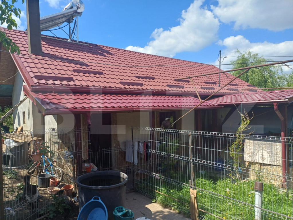 Casă de locuit si spatiu comercial, teren 7300 mp, Hreatca,