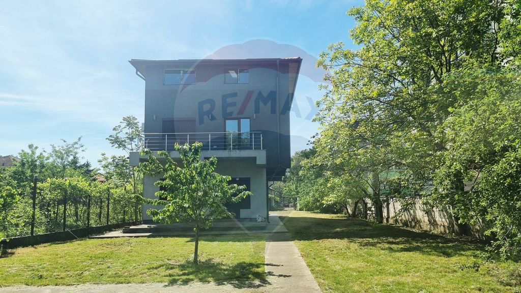 Casă / Vilă cu 5 camere de vânzare Alexandriei/Ion Conea