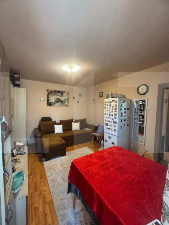 Apartament cu 2 camere, decomandat, 34 mp, etaj 3, zona Olin