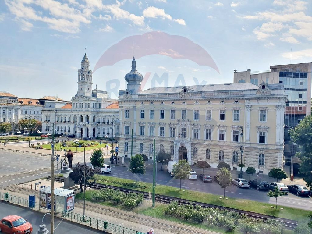 Apartament spatios de vanzare in Palatul Neuman, ultracen...