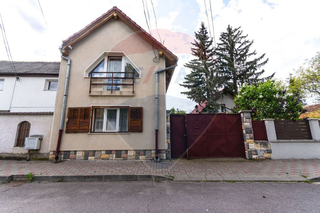 VILĂ MODERNĂ DE VÂNZARE – GHIMBAV, ZONA CENTRALĂ