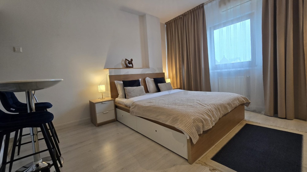 Studio Universitate Lux de vanzare