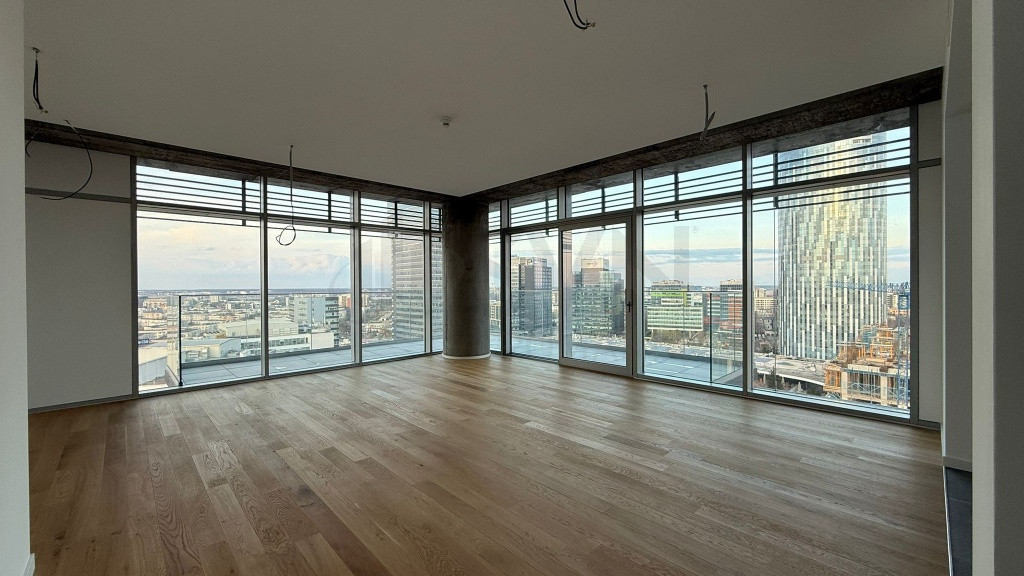 Apartament cu 4 camere UpSite etaj 15