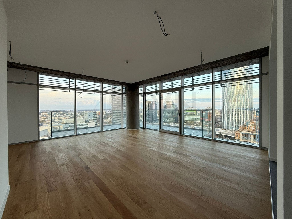 Apartament cu 4 camere UpSite etaj 15