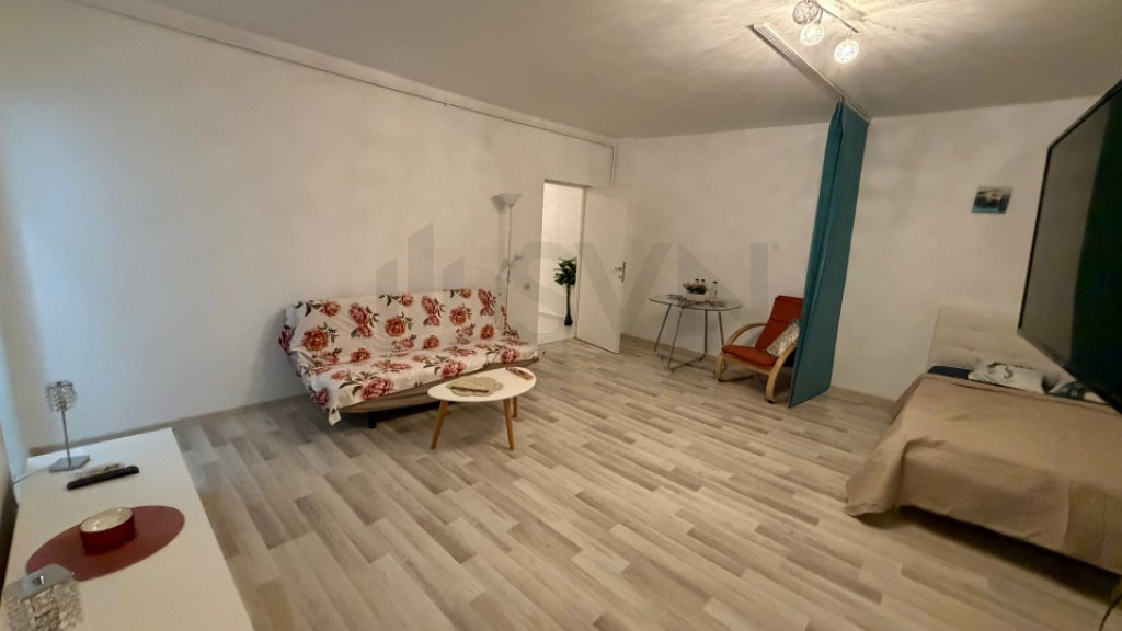 Studio Mall Vitan bloc 2001 53 mp