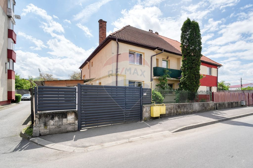 Casă / Vilă cu 6 camere de vânzare în zona Bartolomeu