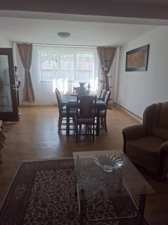 Casa tip duplex cu 2 apartamente P+1+M, 229.40 mp, zona Targ
