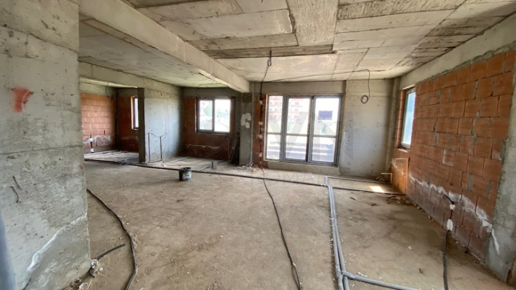 Spatiu comercial la rosu - Ilie Petre-Chiajna