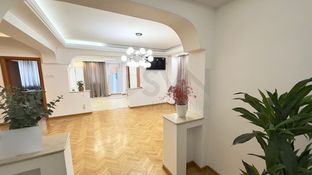 Spatiu comercial in vila 5 camere Primaverii Metrou Aviat...