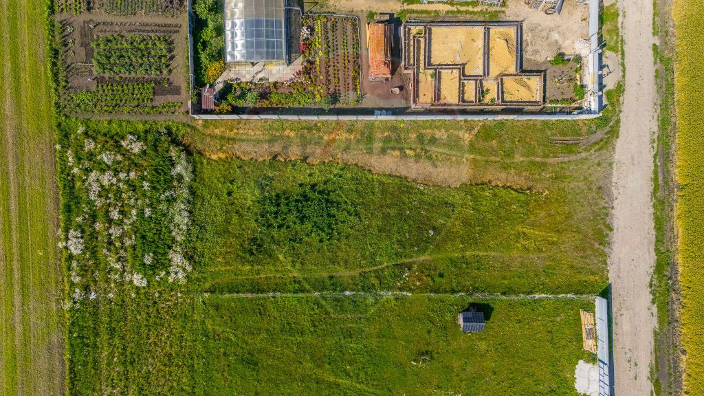 Teren intravilan cu proiect , autorizatie de constructie si