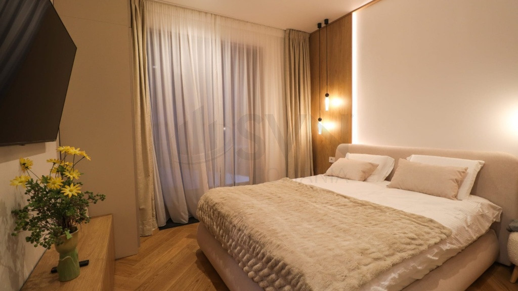 Apartament 2 camere ,zona Nord -Intrarea Polux