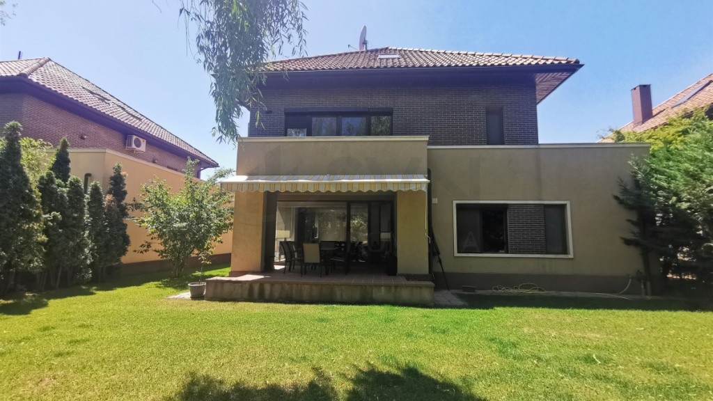 VILA INDIVIDUALA l CURTE l GRADINA l PISCINA l GYM l COMP...