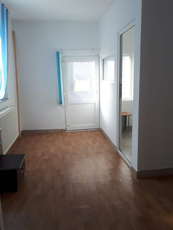 Cotroceni parter de casa 34 mp pt birou productie 400 eur...