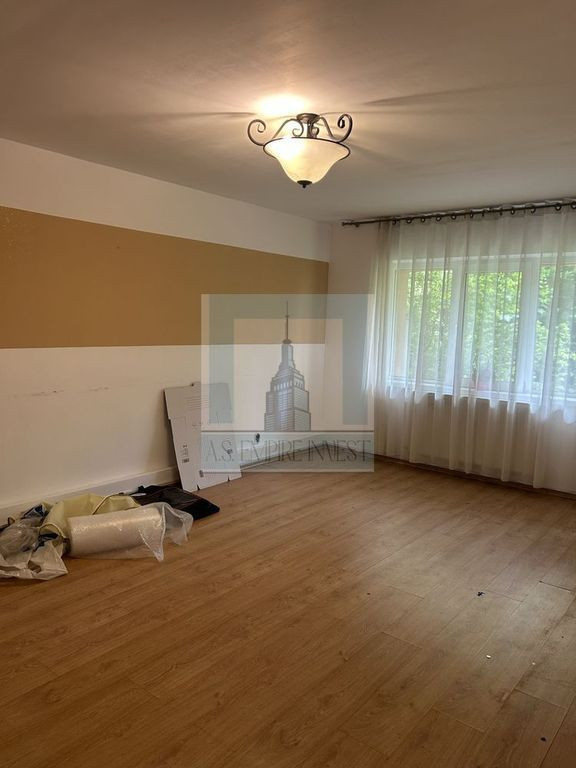 Apartament 3 camere - str. Privighetorii