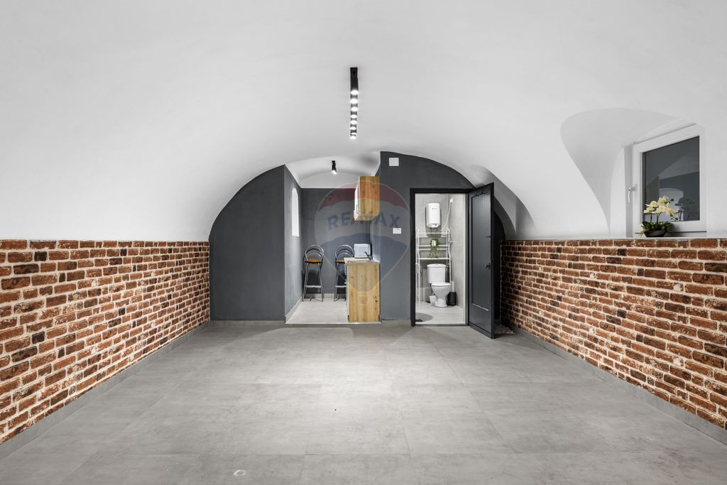 Spațiu comercial/Birou 75 m² de închiriat în zona Cen...