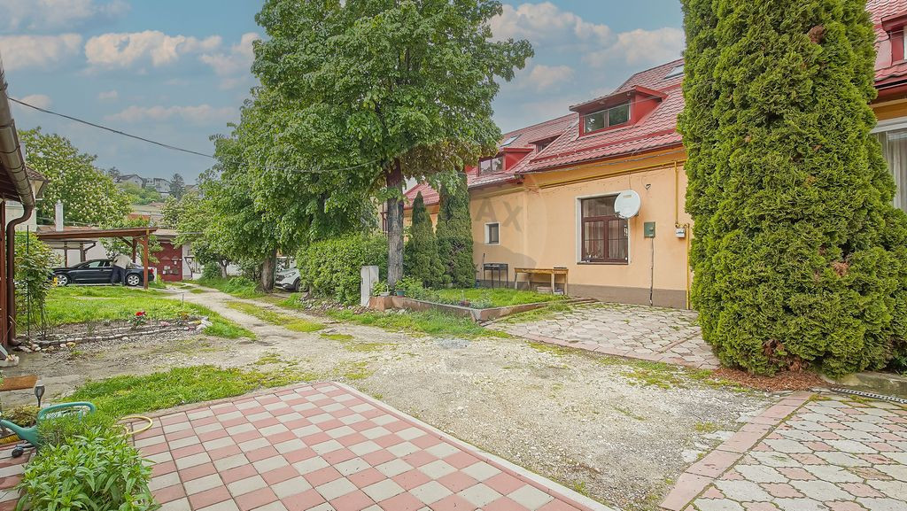 3 camere tip casă, parcare proprie, pod și magazie, Str...