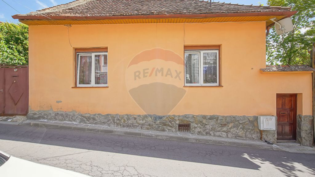 Casă individuală de vânzare pe str. Cloșca din Brașo...