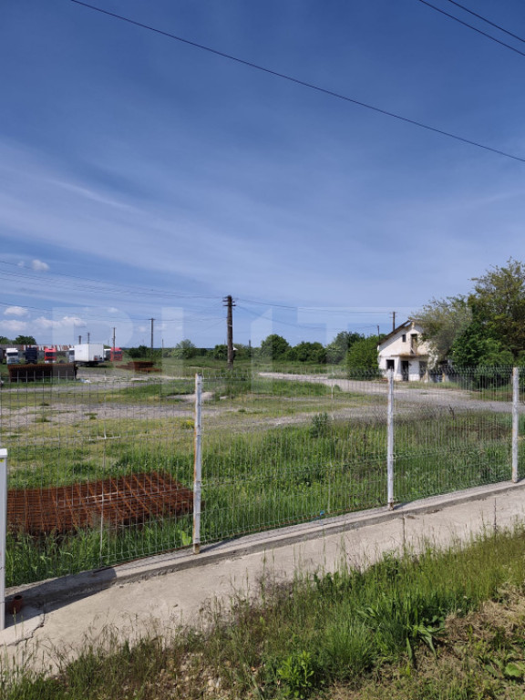 Teren la DN – 40.000 mp, intravilan, toate utilitățile,