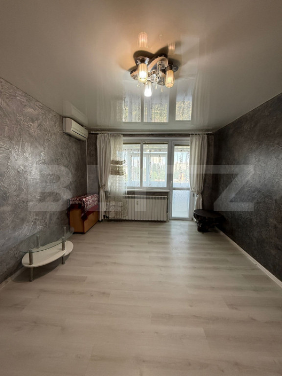 Apartament 3 camere, semidecomandat, 59 mp, stradal, zona Mi