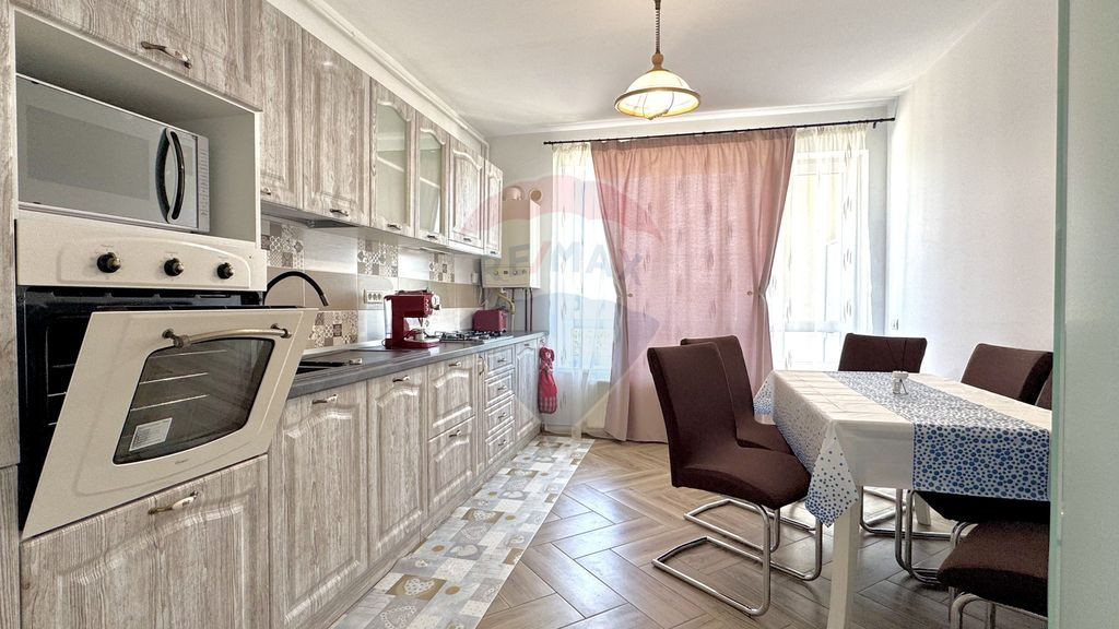 Apartament cu 3 camere de închiriat I Cristian