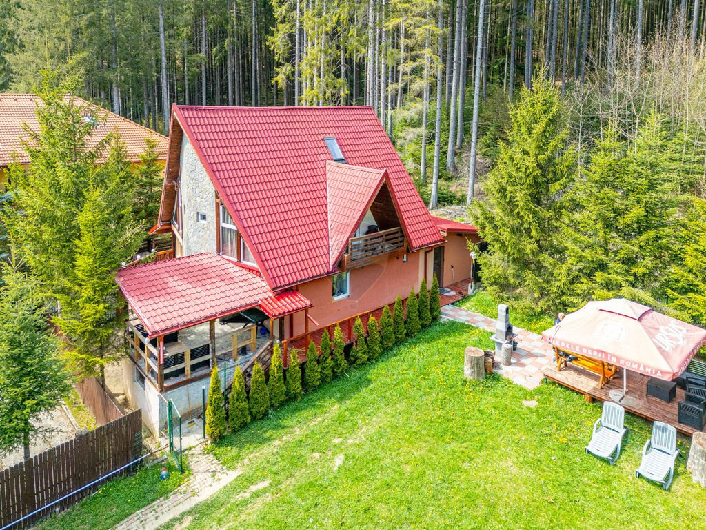 Vila cocheta în Azuga, lângă pădure, cu priveliște s...