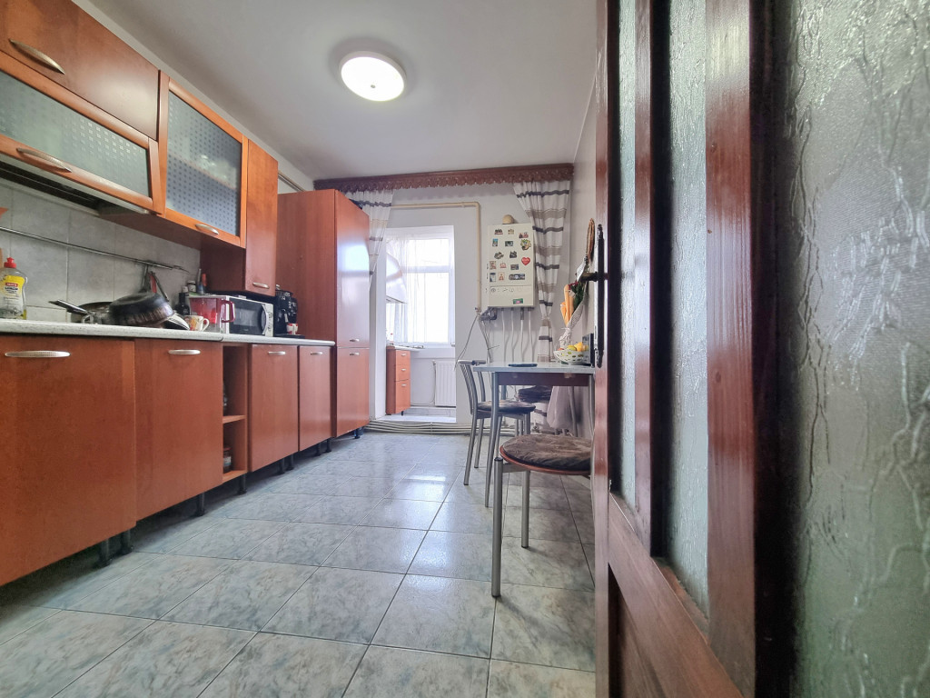 Apartament 3 camere decomandate/Zona Mioriței-Banca Națion