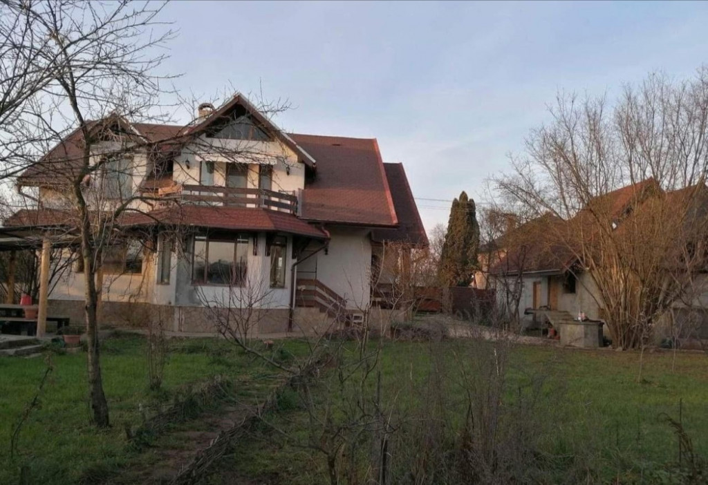 Casă individuală, mansardă, garaj, curte privată, 290 mp