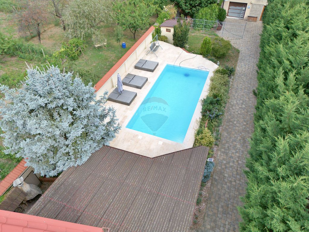Vilă cu piscină de vânzare în cartierul Gai, Arad
