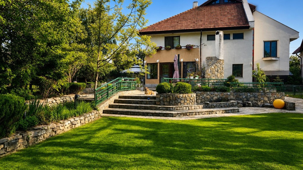 Vila 335 MP utili I Curte 1670 MP I Saftica - Balotesti I...