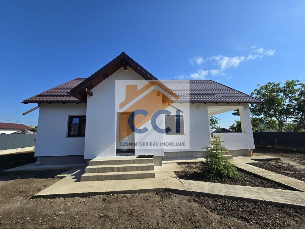 Casă Nouă Modernă de Vânzare –Sărata, Bacău,Confo...