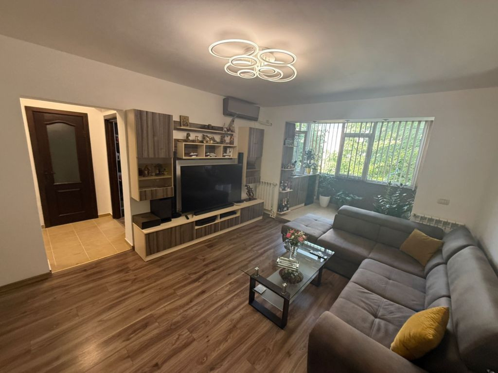 Apartament 3 camere zona Central
