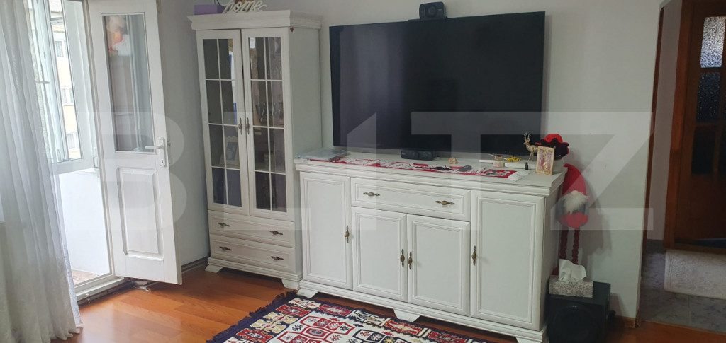 Apartament cu 2 camere, 48 mp, semidecomandat, zona Vatra Do