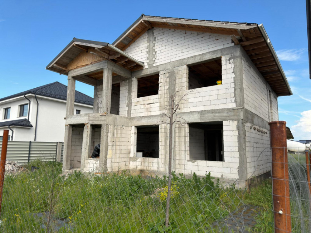 Casa la rosu, 190 mp, zona Magnolia