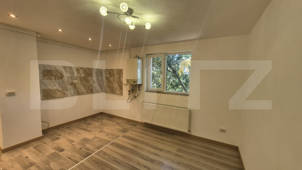 Apartament cu 2 camere de vanzare, 30.57 mp, Micro 14