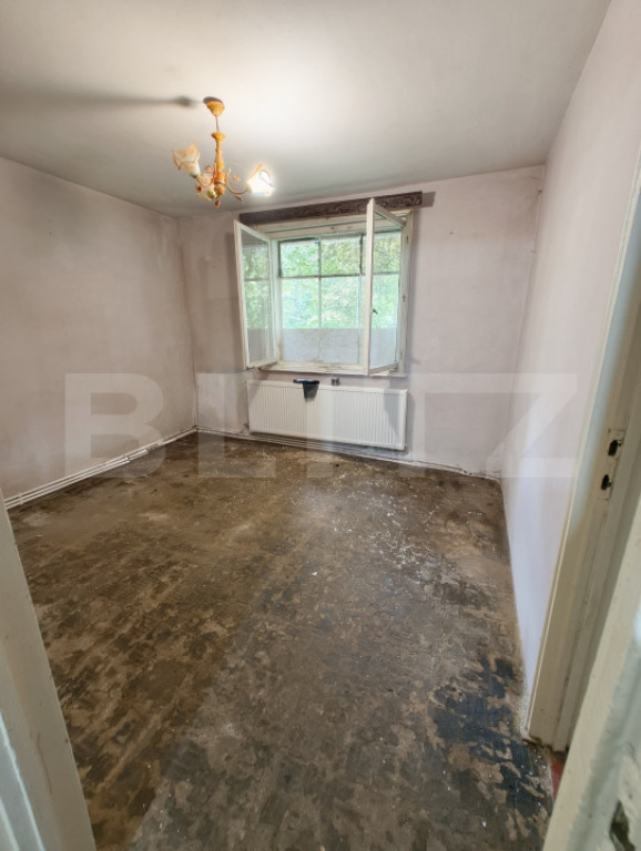Apartament cu 2 camere la parter- nerenovat, 60 mp, zona Cen