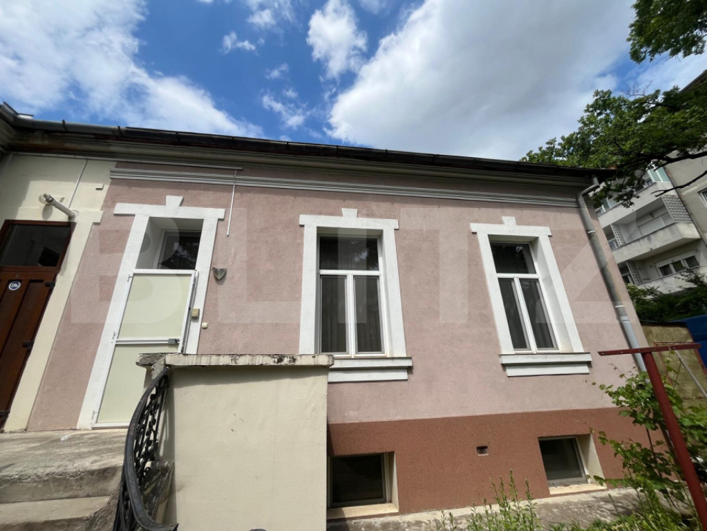 Casă de vânzare, 63 mp, strada Republicii, zona Centrală
