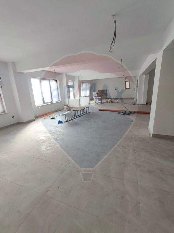 Spațiu comercial pentru afacerea ta!