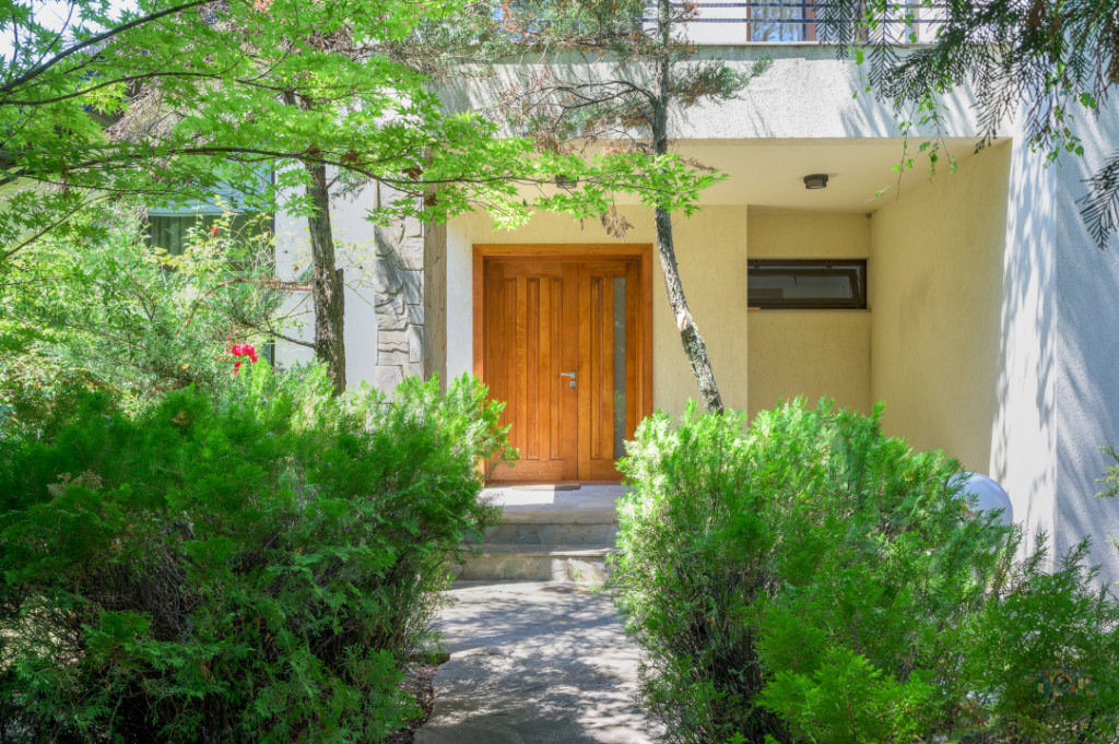 IANCU NICOLAE - COMPLEX TRAIAN, VILA 400 MP TOTAL, LOT 750 M