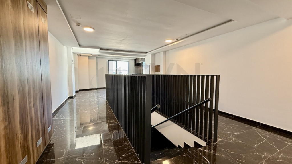 Apartament 180 mp l terasa 220 mp