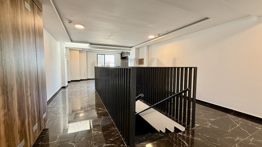 Apartament 180 mp l terasa 220 mp