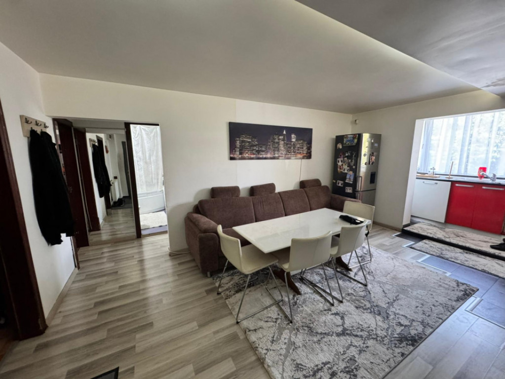 Apartament spațios cu 4 camere, 71 mp utili + balcon, zon?