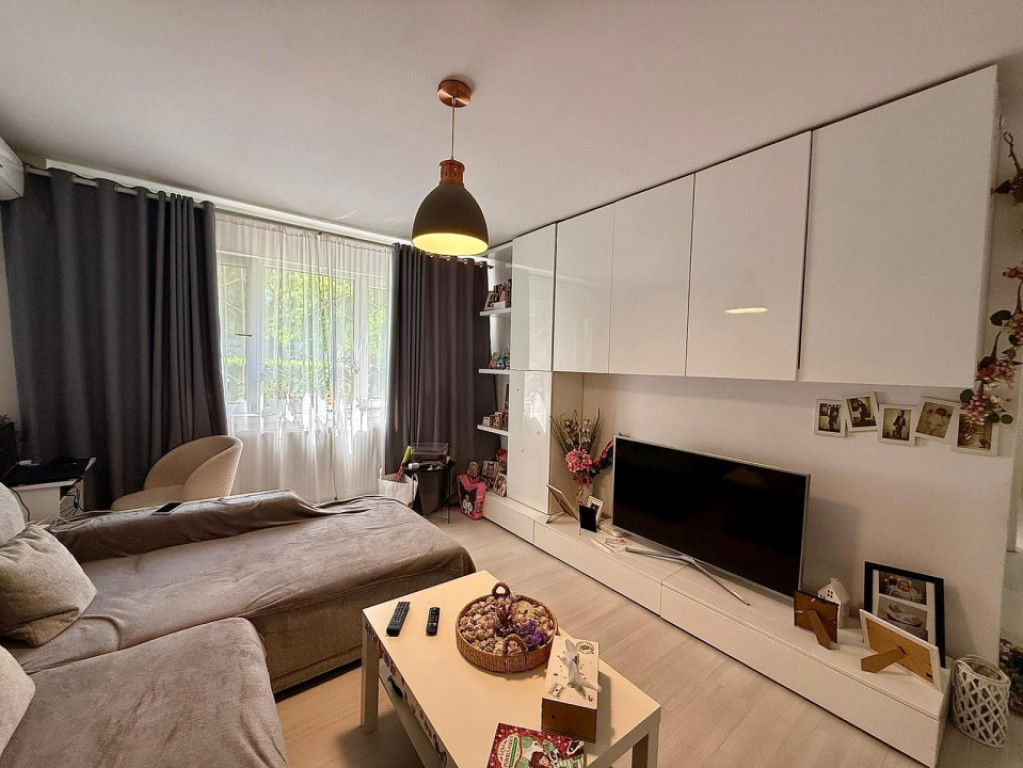 Apartament 3 camere semidecomandat, 57 mp, zona Craiovita-No
