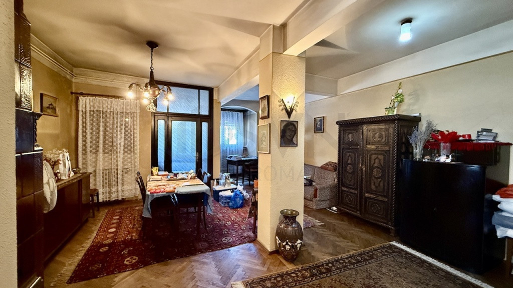 Apartament 180 mp l terasa 220 mp