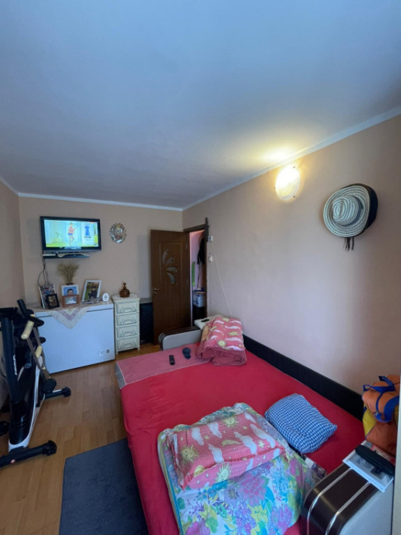 Apartament 3 camere, 43 mp, mobilat și utilat, centrală no