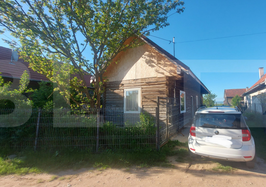 Casă lemn masiv, 50 mp, teren și livadă, zona Telechia