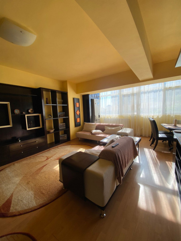 Apartament 3 camere, decomandat, 78 mp, zona Centru