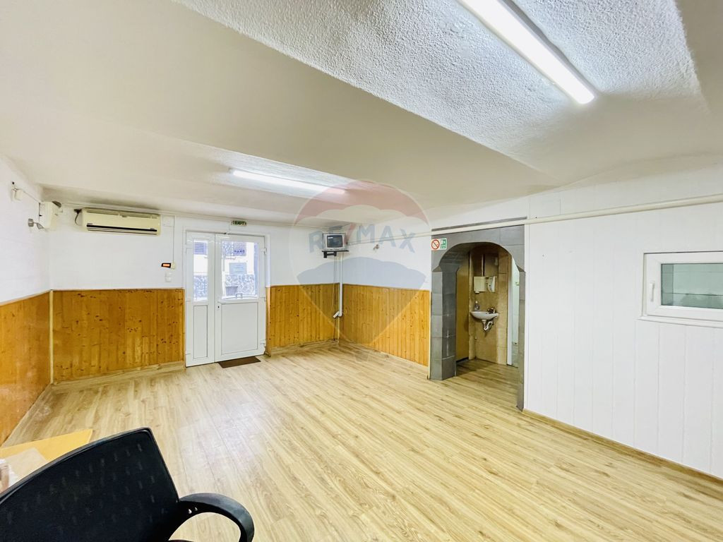 Spațiu comercial de vânzare – Central, Cisnădie | 42...